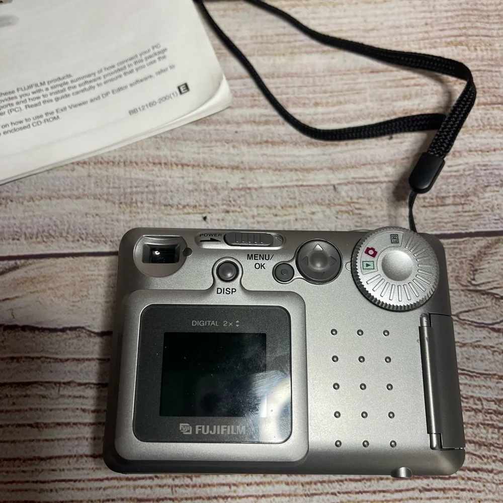 FUJIFILM FinePix 1300 - Digital Camera - 1.3 MEGA PIXELS - Part Repair